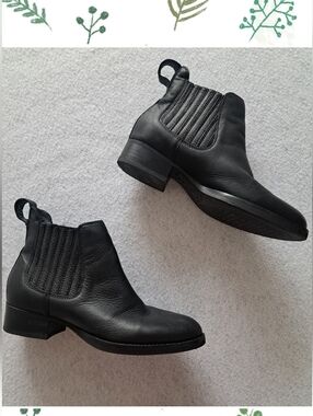 Ariat Black Chelsea-style Western Boots